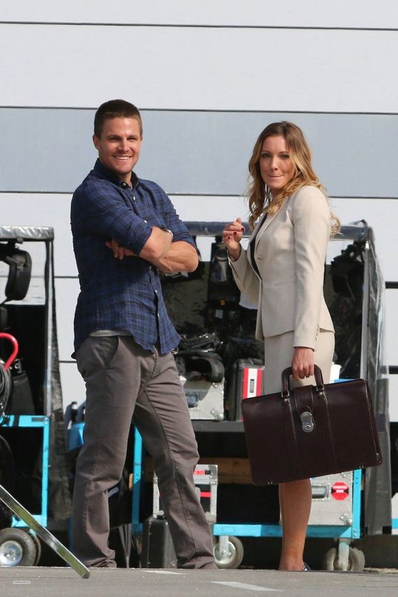 Katie-Cassidy -Arrow-set-photos